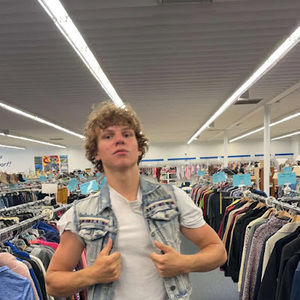 Meet your Posher, Cooper hurst